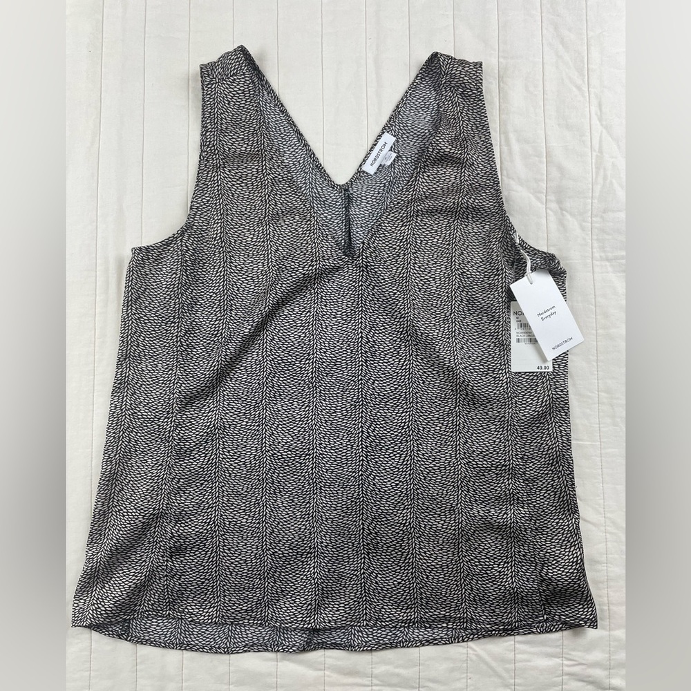 Nordstrom V-Neck Sleeveless Top Medium